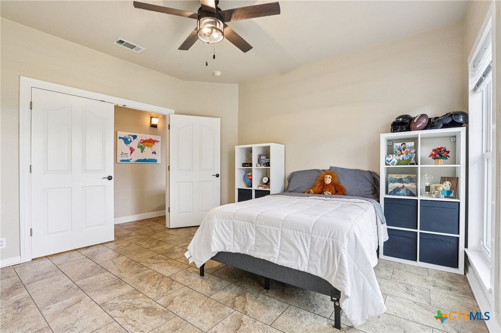 Image 21 of property listing at 223 Summer Glen Lane, New Braunfels, TX 78132