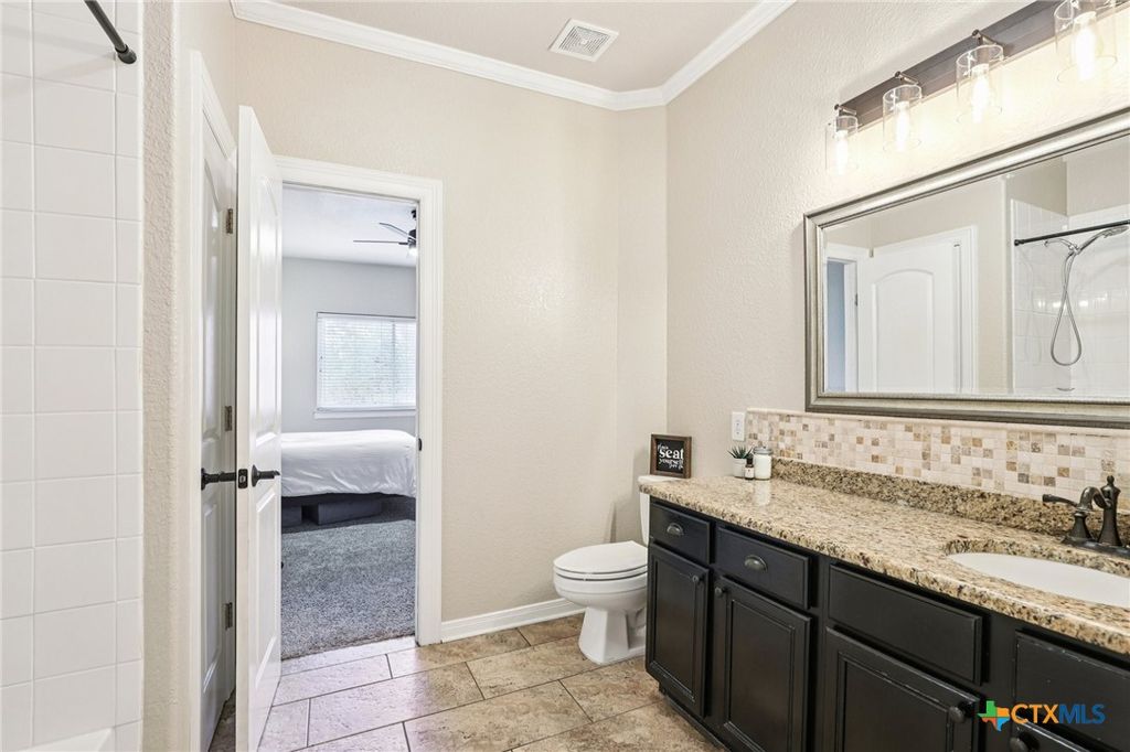 Image 22 of property listing at 223 Summer Glen Lane, New Braunfels, TX 78132