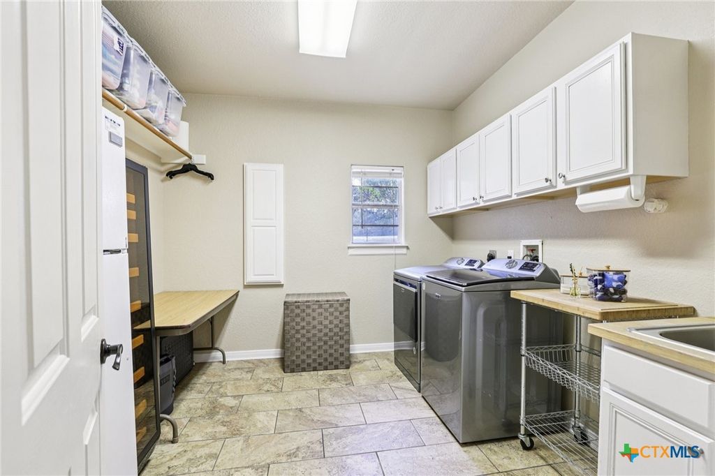 Image 24 of property listing at 223 Summer Glen Lane, New Braunfels, TX 78132