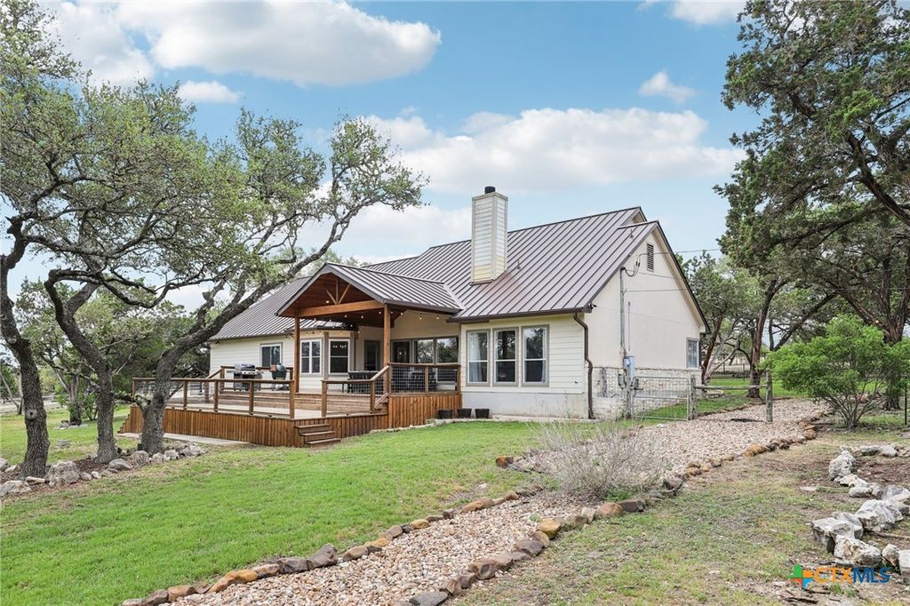 Image 26 of property listing at 223 Summer Glen Lane, New Braunfels, TX 78132