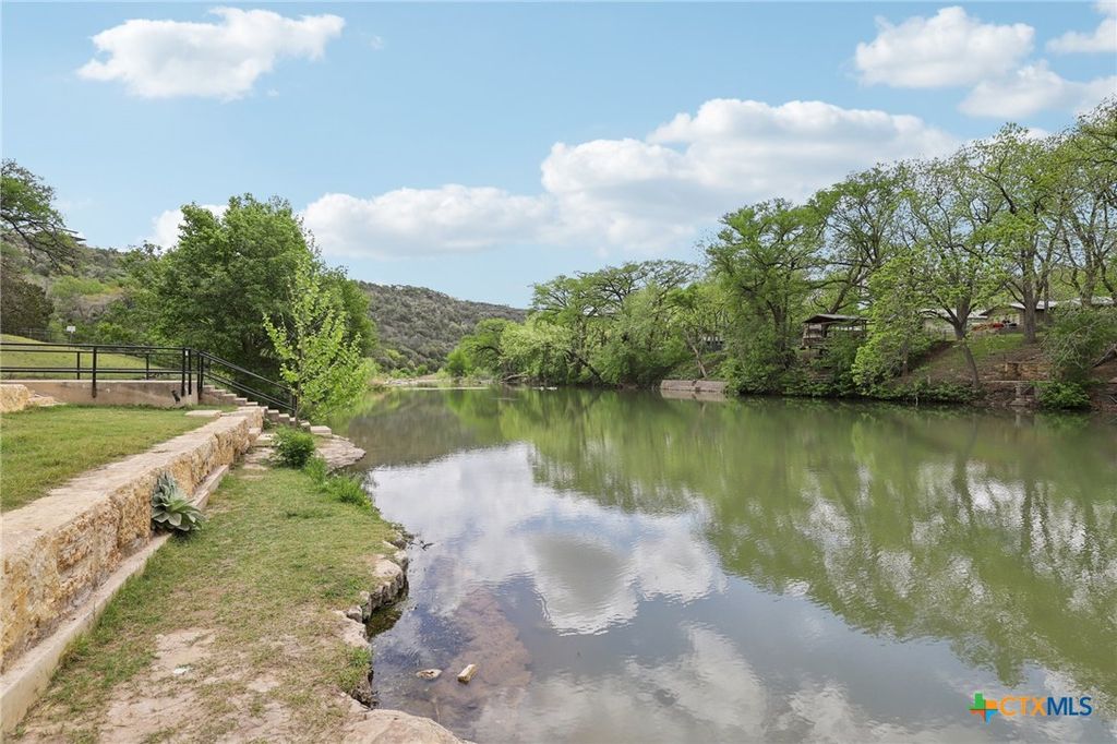 Image 35 of property listing at 223 Summer Glen Lane, New Braunfels, TX 78132
