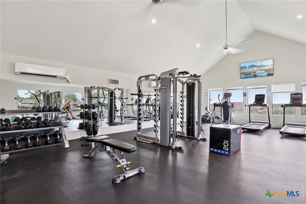 Image 39 of property listing at 223 Summer Glen Lane, New Braunfels, TX 78132