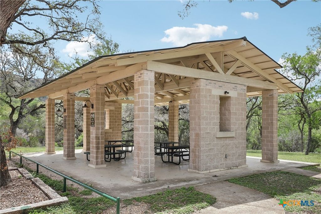Image 40 of property listing at 223 Summer Glen Lane, New Braunfels, TX 78132