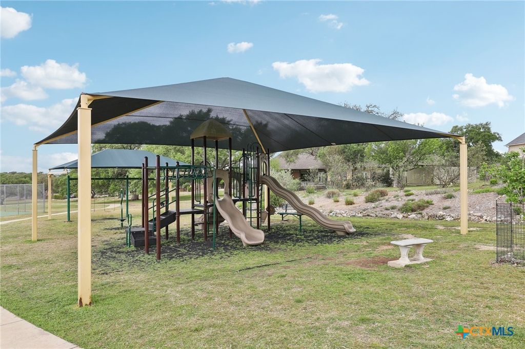 Image 44 of property listing at 223 Summer Glen Lane, New Braunfels, TX 78132