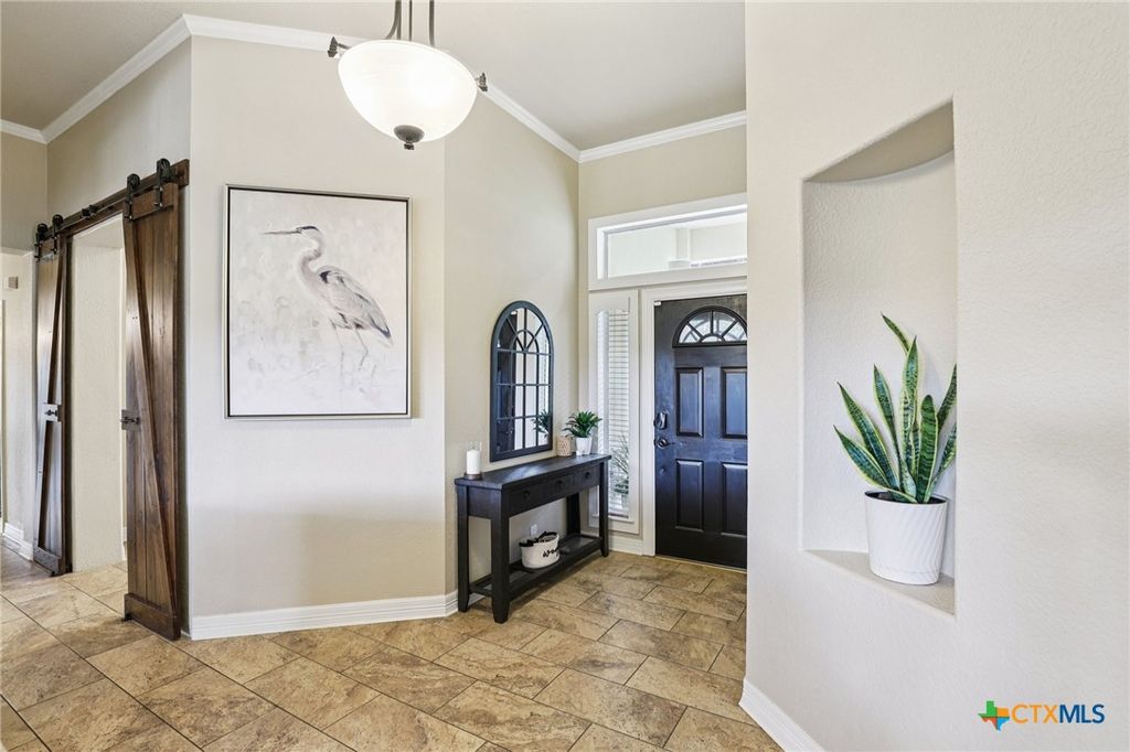 Image 7 of property listing at 223 Summer Glen Lane, New Braunfels, TX 78132