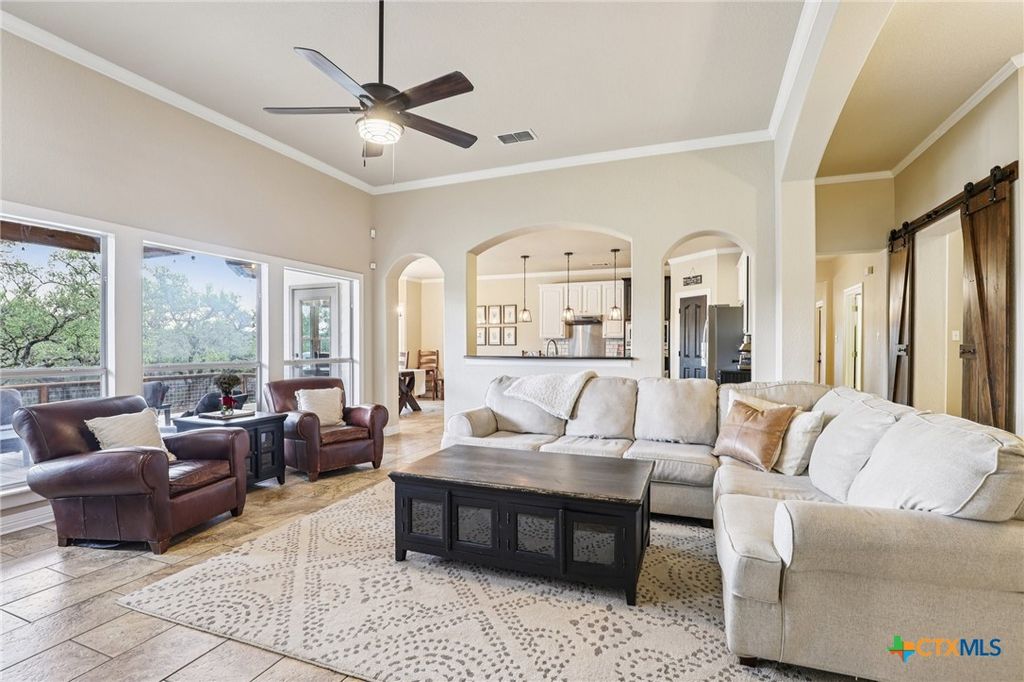 Image 9 of property listing at 223 Summer Glen Lane, New Braunfels, TX 78132