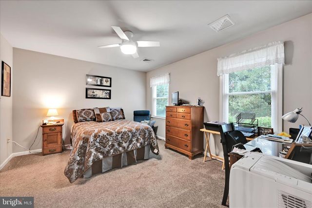 32 KNOLLWOOD RD, Millersville, PA 17551