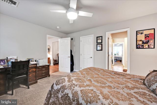 32 KNOLLWOOD RD, Millersville, PA 17551