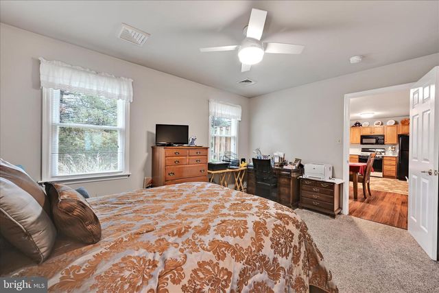 32 KNOLLWOOD RD, Millersville, PA 17551