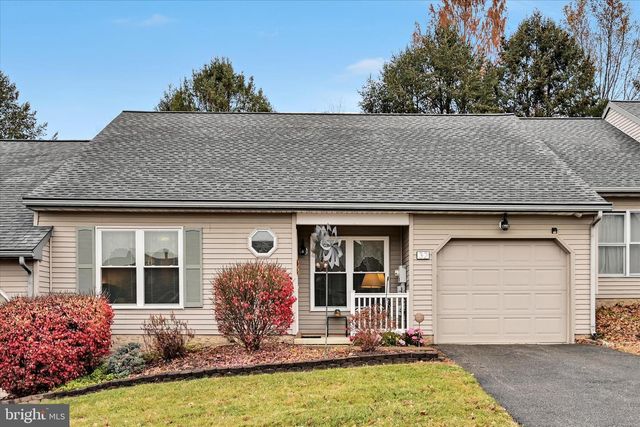 32 KNOLLWOOD RD, Millersville, PA 17551