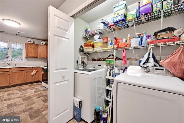 32 KNOLLWOOD RD, Millersville, PA 17551