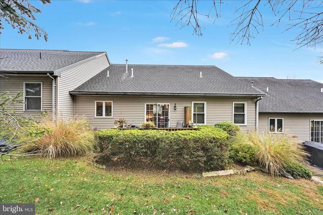 32 KNOLLWOOD RD, Millersville, PA 17551