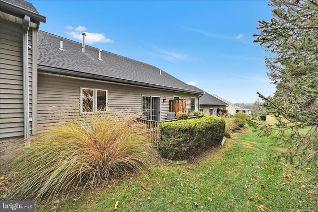 32 KNOLLWOOD RD, Millersville, PA 17551