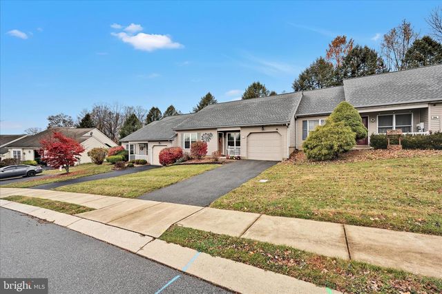 32 KNOLLWOOD RD, Millersville, PA 17551