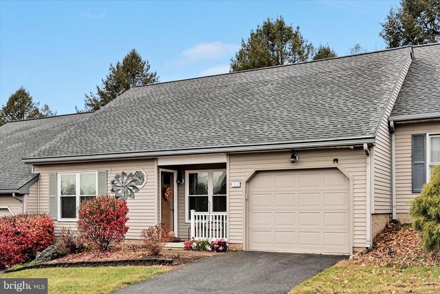 32 KNOLLWOOD RD, Millersville, PA 17551