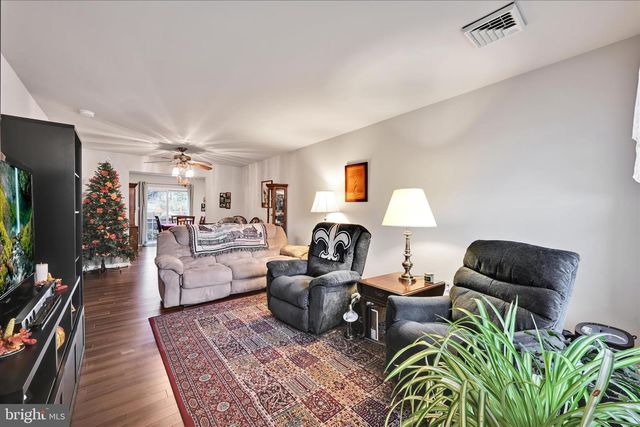 32 KNOLLWOOD RD, Millersville, PA 17551