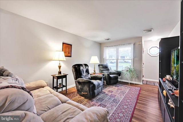 32 KNOLLWOOD RD, Millersville, PA 17551