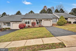 32 KNOLLWOOD RD, Millersville, PA 17551