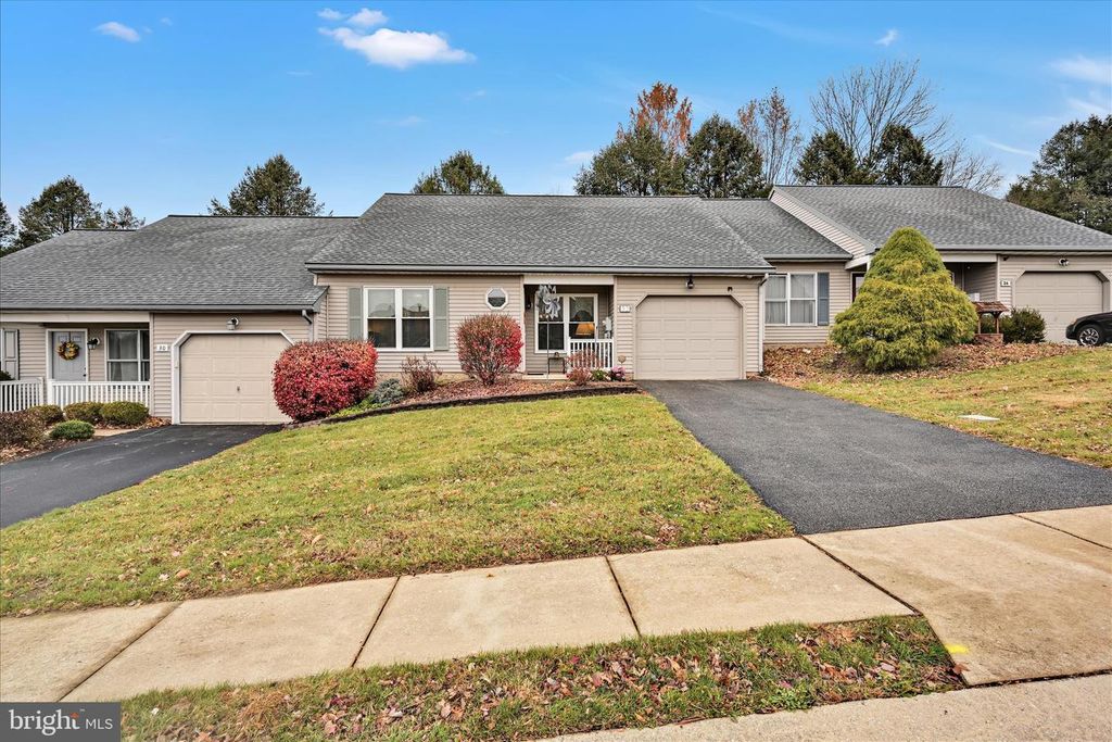 32 KNOLLWOOD RD, Millersville, PA 17551