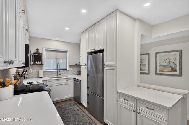 202 VISTA LAGOON Court B-2, Ponte Vedra Beach, FL 32082