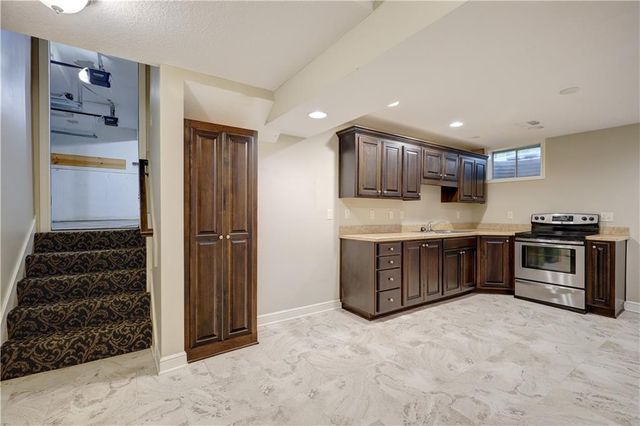 11820 W 99th Terrace, Overland Park, KS 66214