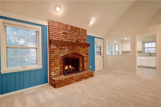 11820 W 99th Terrace, Overland Park, KS 66214
