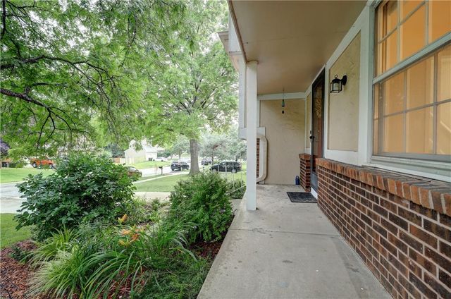 11820 W 99th Terrace, Overland Park, KS 66214