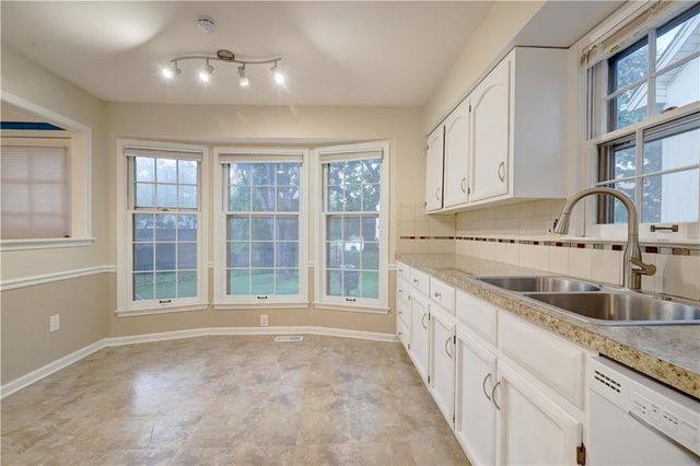11820 W 99th Terrace, Overland Park, KS 66214