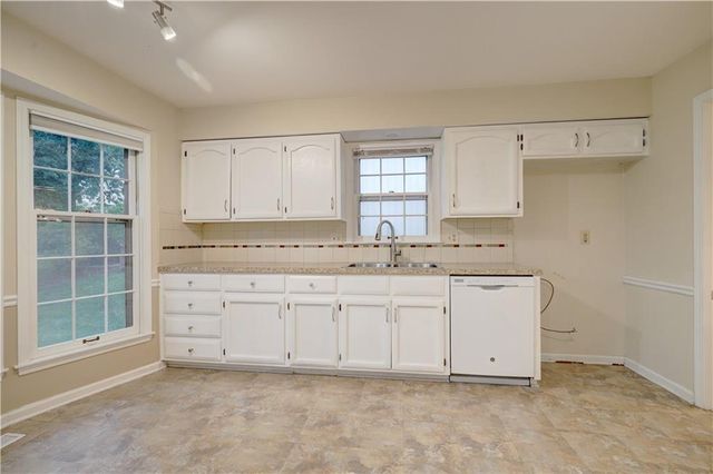 11820 W 99th Terrace, Overland Park, KS 66214