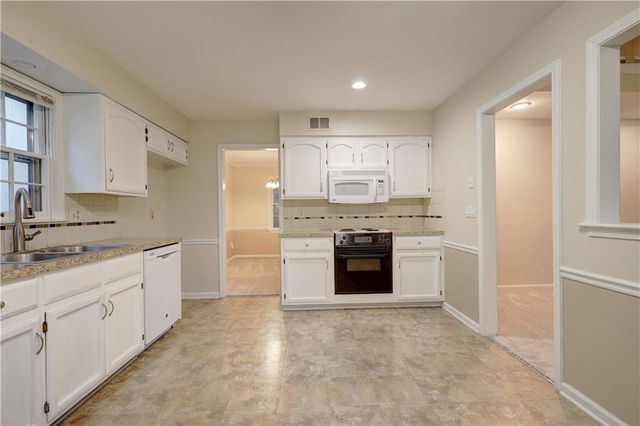 11820 W 99th Terrace, Overland Park, KS 66214