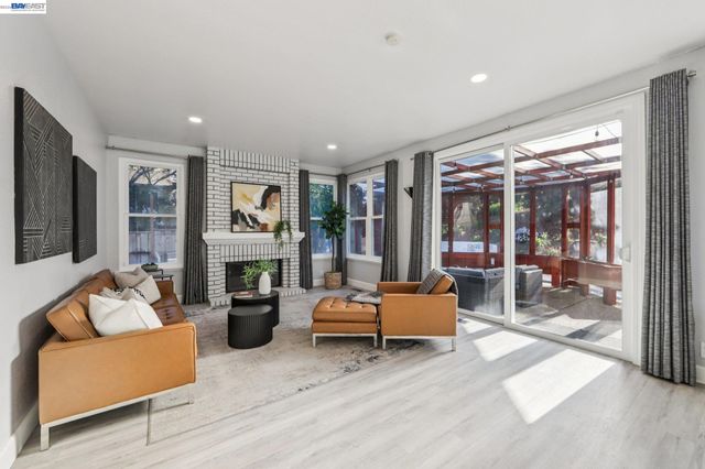 8244 Brittany Dr, Dublin, CA 94568