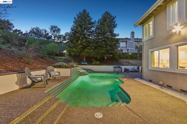 8244 Brittany Dr, Dublin, CA 94568