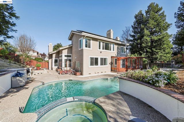 8244 Brittany Dr, Dublin, CA 94568