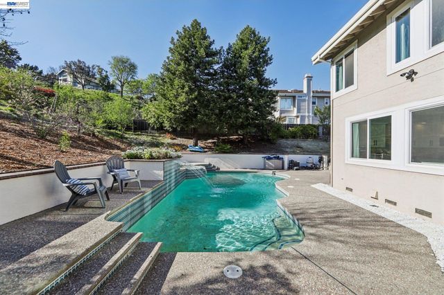 8244 Brittany Dr, Dublin, CA 94568