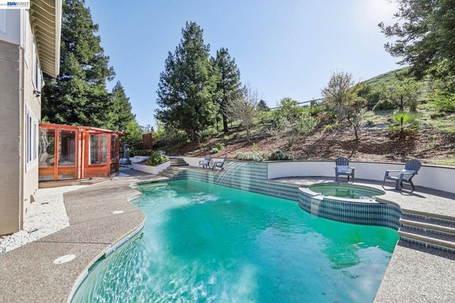 8244 Brittany Dr, Dublin, CA 94568