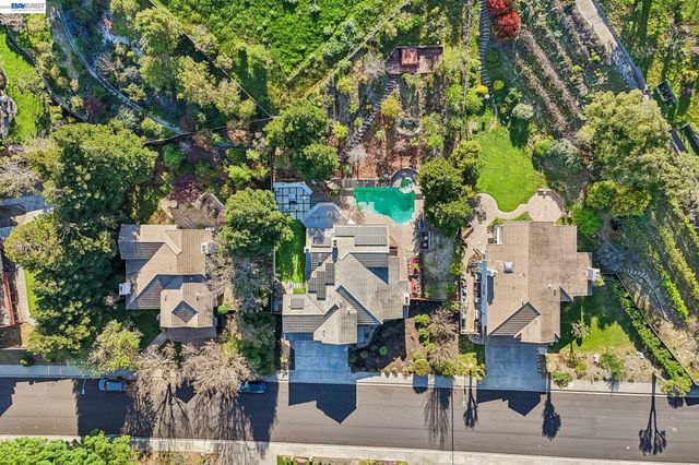 8244 Brittany Dr, Dublin, CA 94568