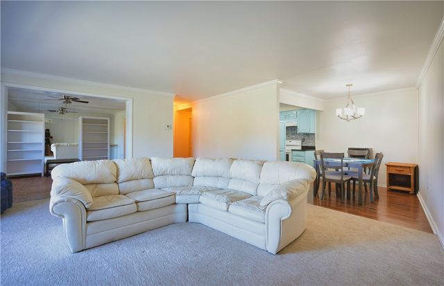 1500 Cochran Rd 812, Scott Twp, PA 15243