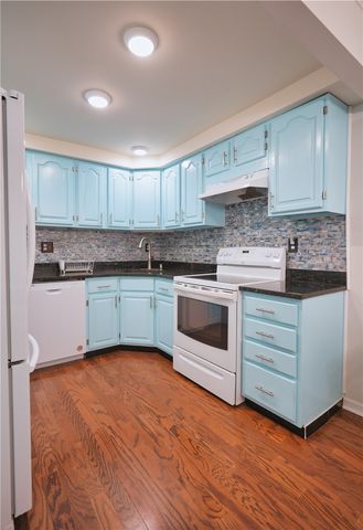 1500 Cochran Rd 812, Scott Twp, PA 15243