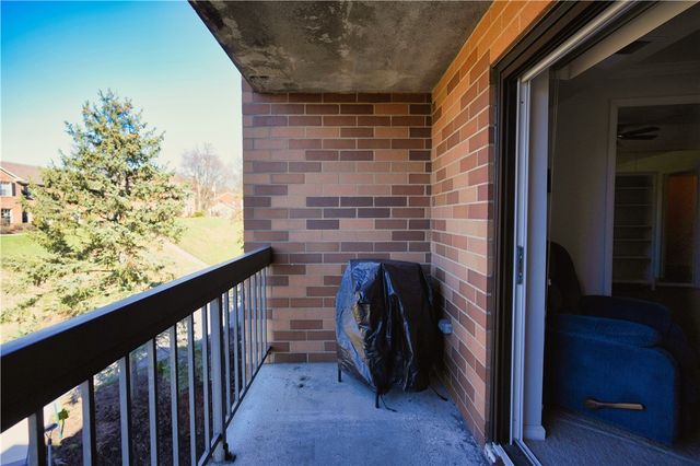 1500 Cochran Rd 812, Scott Twp, PA 15243