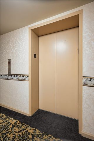 1500 Cochran Rd 812, Scott Twp, PA 15243