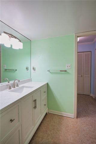 1500 Cochran Rd 812, Scott Twp, PA 15243