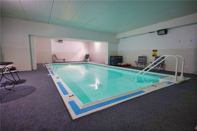 1500 Cochran Rd 812, Scott Twp, PA 15243