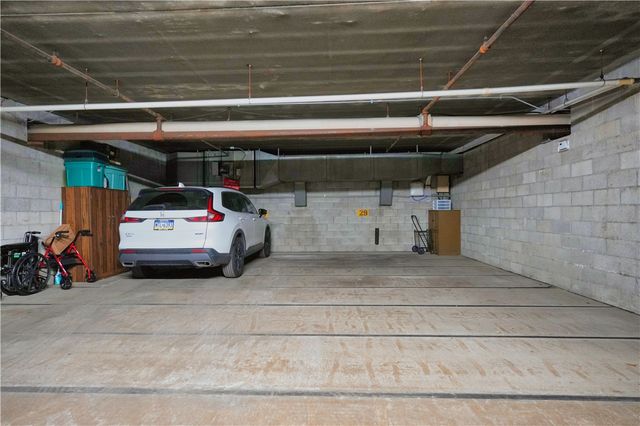 1500 Cochran Rd 812, Scott Twp, PA 15243