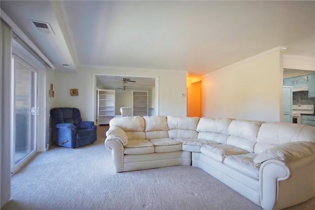 1500 Cochran Rd 812, Scott Twp, PA 15243