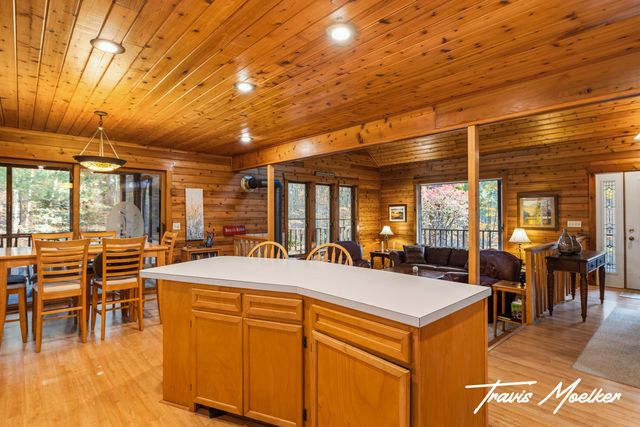 10714 Lovers Lane NW, Grand Rapids, MI 49534