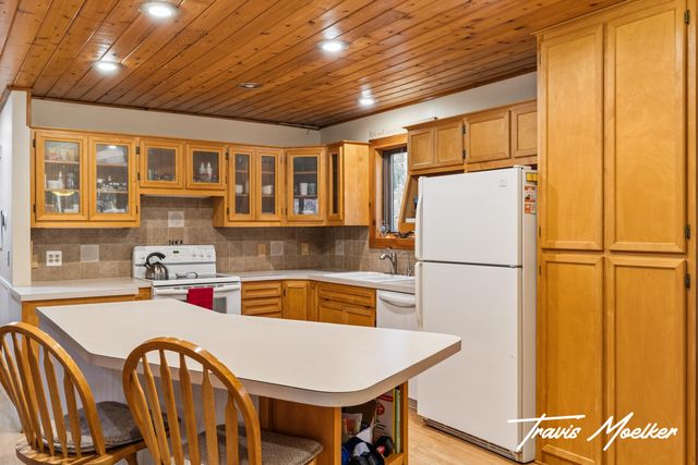 10714 Lovers Lane NW, Grand Rapids, MI 49534