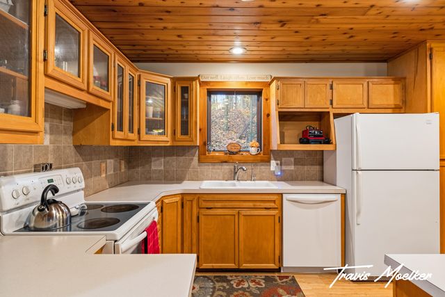 10714 Lovers Lane NW, Grand Rapids, MI 49534