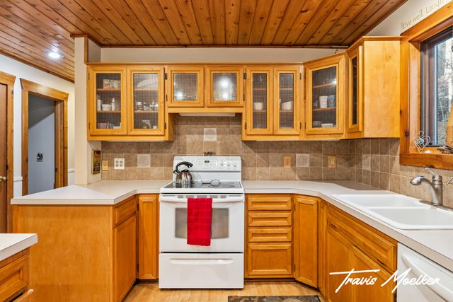 10714 Lovers Lane NW, Grand Rapids, MI 49534