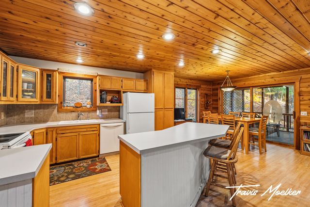 10714 Lovers Lane NW, Grand Rapids, MI 49534