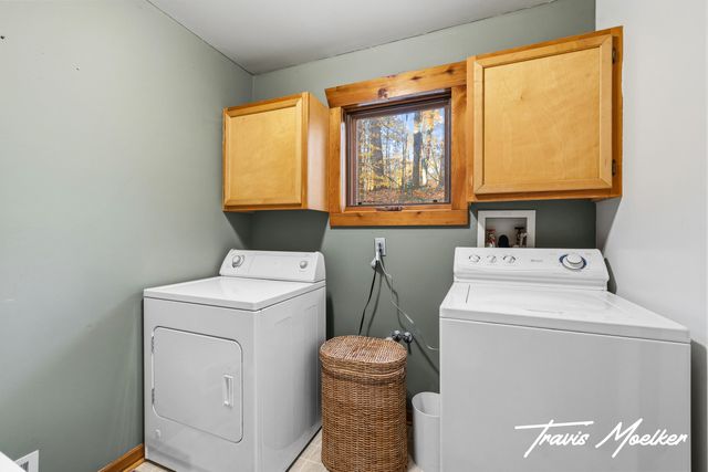 10714 Lovers Lane NW, Grand Rapids, MI 49534